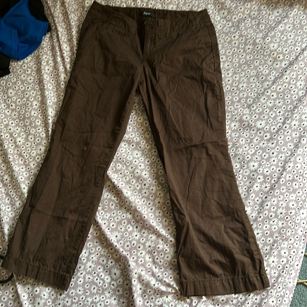 Women’s size 2 jeans.